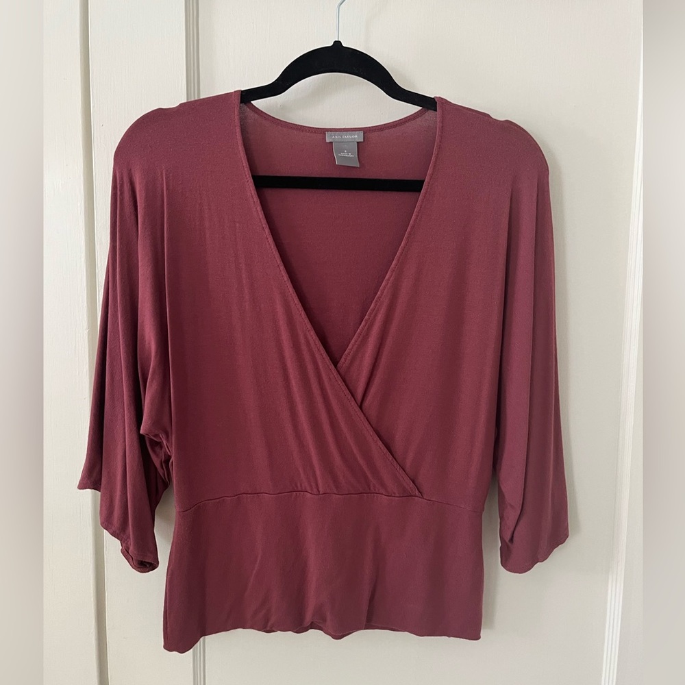 Women’s Ann Taylor Mauve/Plum Flowy V-Neck Wrap Top (S)